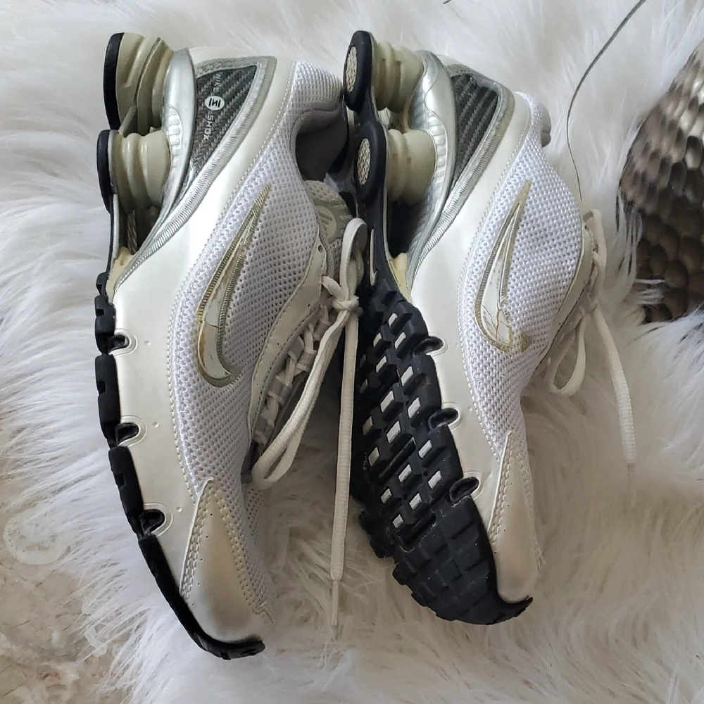 Vtg Nike Shox Women's White and Gold Athletic Shoes Size 10
